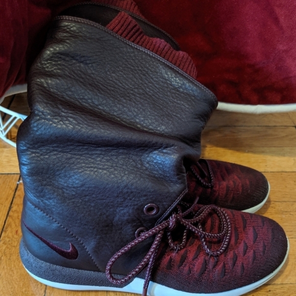 Nike Roshe Two Flyknit Hi Burgundy Sneaker Boot - Picture 2 of 3